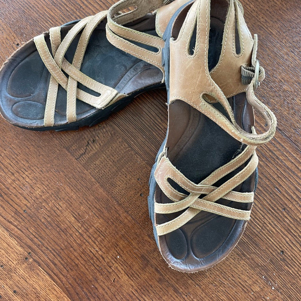 Keen Tan Leather Sandals Women’s Size 7.5